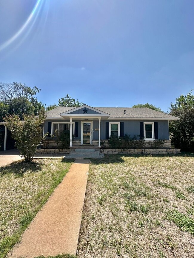Building Photo - COMING SEPTEMBER 2025 - 2 Bedroom 2 Bathro...