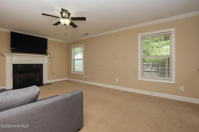 Building Photo - 204 Willoughby Ln