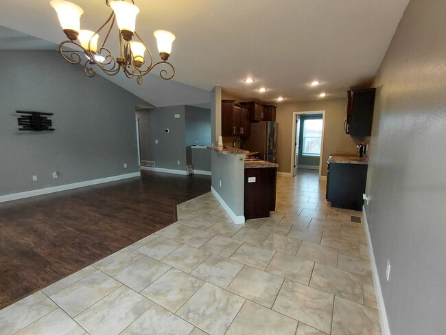 Building Photo - Beautiful home close to post