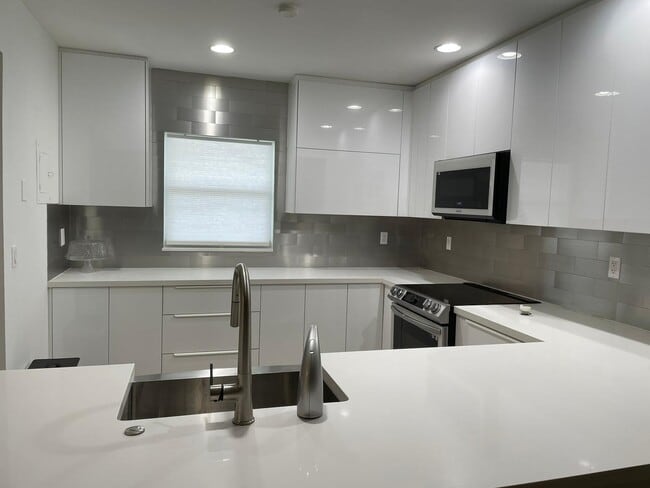 Building Photo - 250 NE 20th St