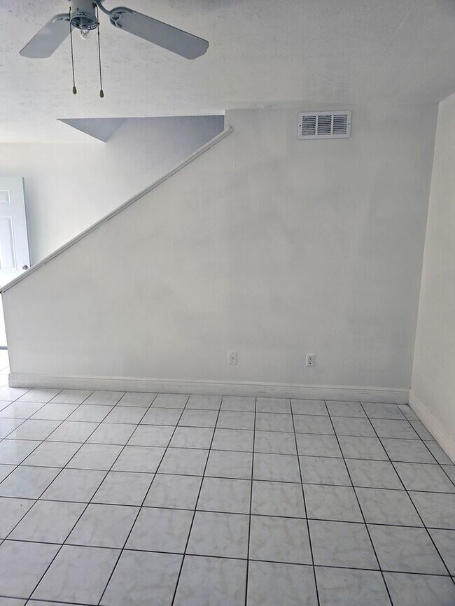 Building Photo - Large Two bedrooms with a cover patio