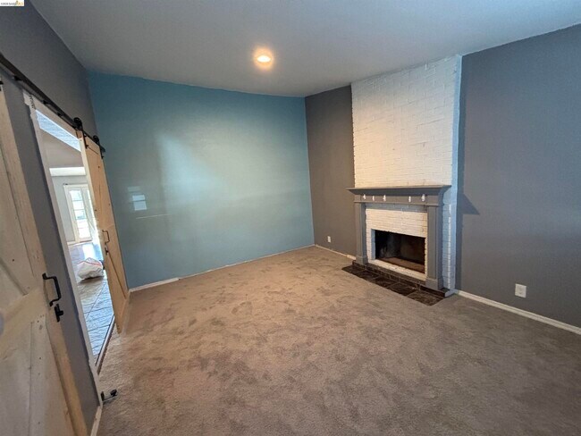 Building Photo - 5250 Riverlake Rd