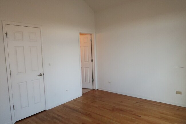 Building Photo - 3541 S Hamilton Ave