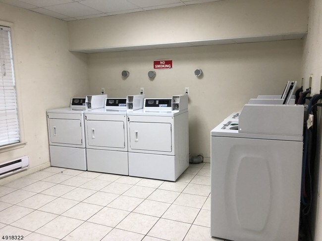 Building Photo - 400 North Ave