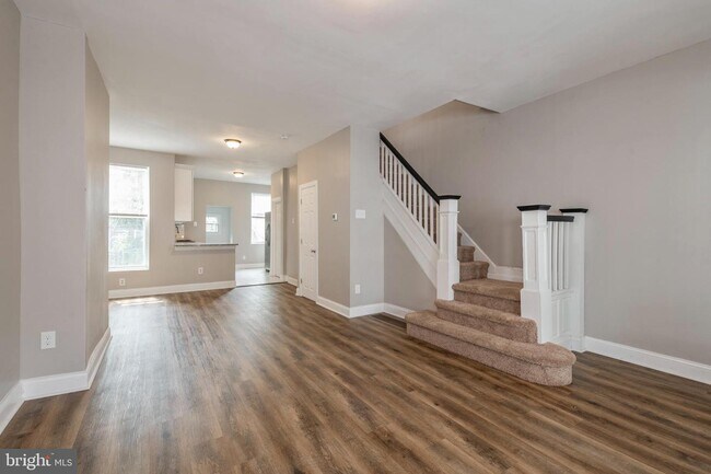 Building Photo - 5524 Delancey St