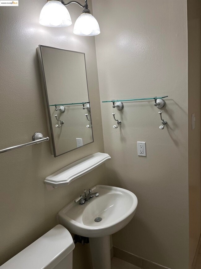 Building Photo - 941 Kittery Way