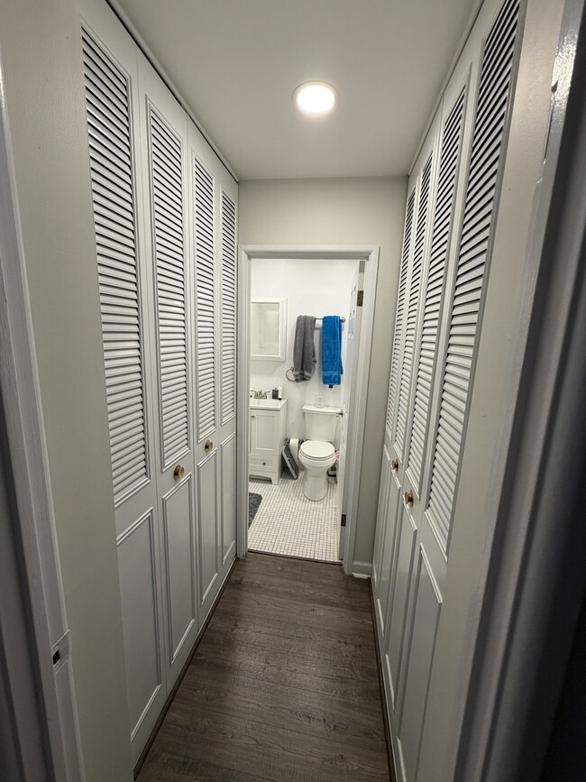 Building Photo - 515 W Wrightwood Ave