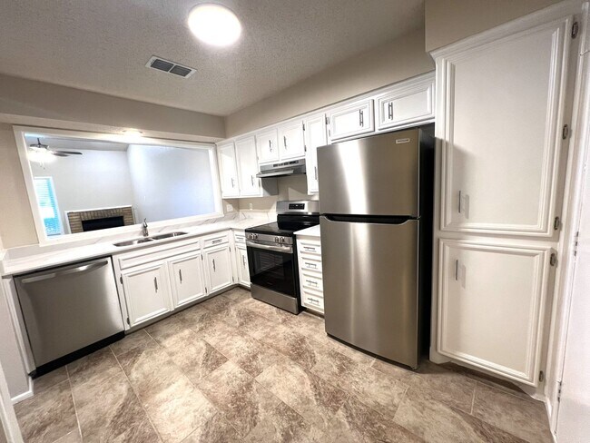 Building Photo - **BEAUTIFUL WHISPERWOOD COMMUNITY CONDO**