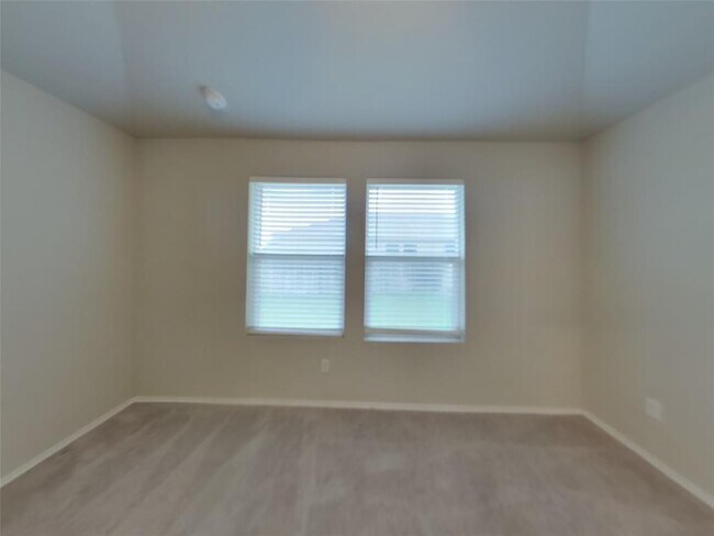 Building Photo - 5217 Saddle Clb Dr