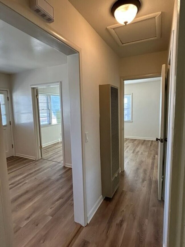 Building Photo - CM251L