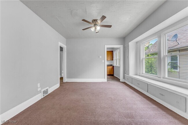 Building Photo - 862 Greyton Rd