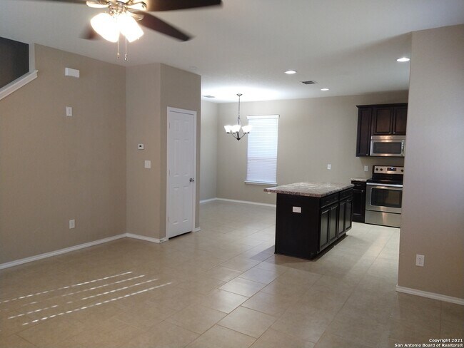Building Photo - 10130 Castello Cyn