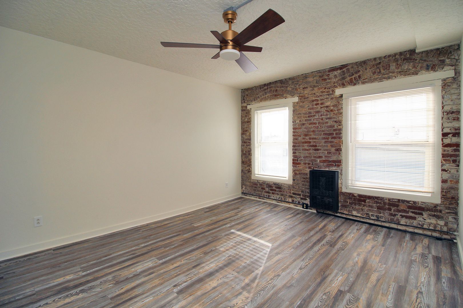 Building Photo - 843 N Knott St