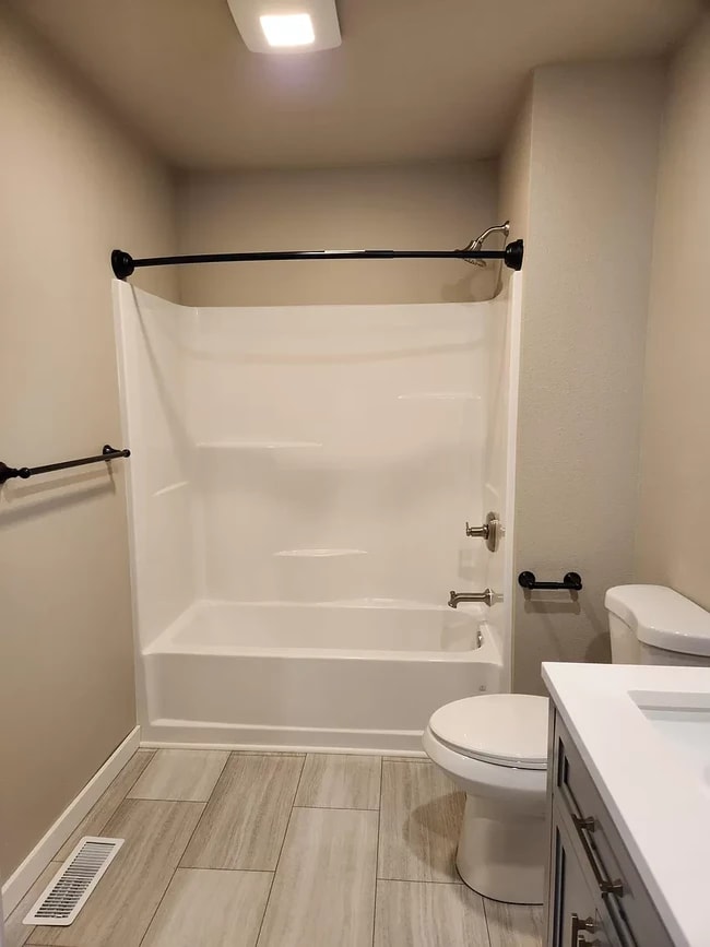 Building Photo - 304 Nieson St