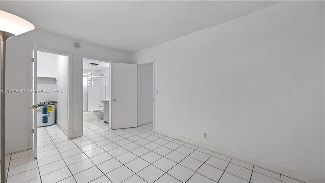 Building Photo - 400 SE 31st St