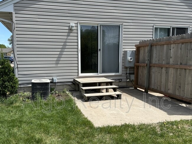 Building Photo - 3616-3616 Kipling Ave