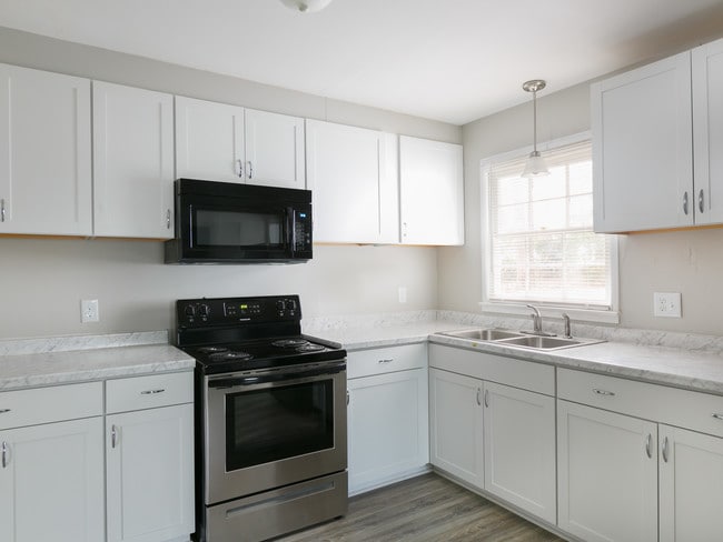 Building Photo - 1623 Van Buren Ave