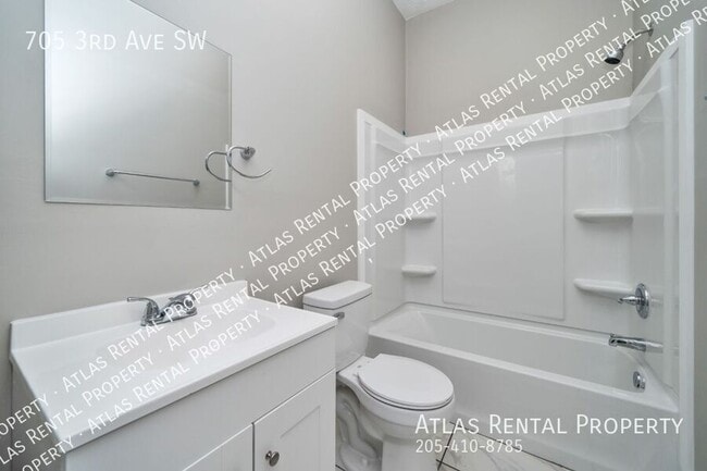 Building Photo - 705 3rd Ave SW