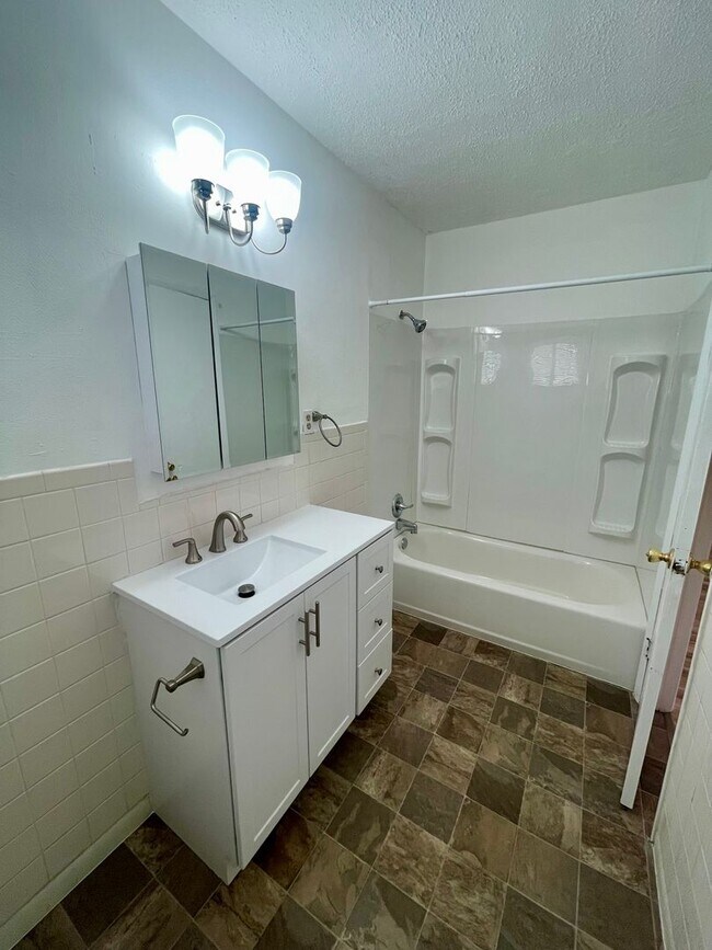 Building Photo - Swope - 407-409