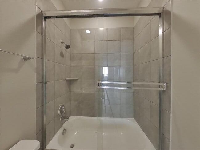 Building Photo - 612 Lindheimer Ln