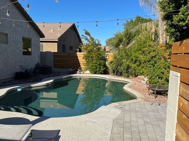 Building Photo - PRIVATE POOL, ADORABLE 3 Bedroom/2 Bath in Dobson Place