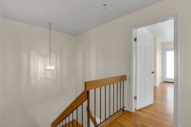 Building Photo - 10 Shelley Pl