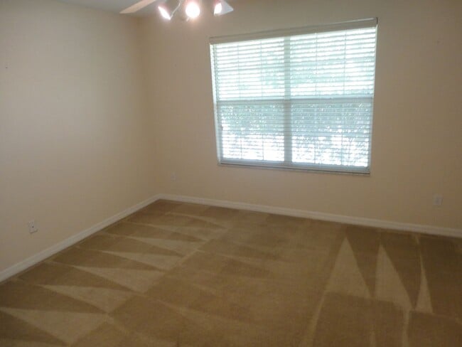 Building Photo - Beautiful 3 BR/2.5 BA in Park Avenue Subdivision