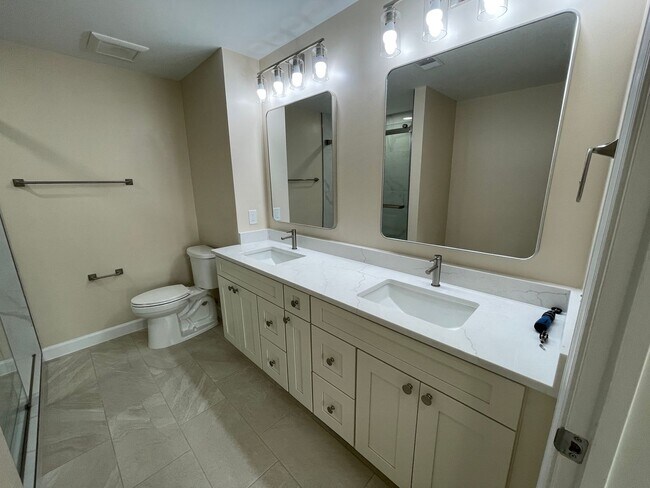 Building Photo - Elegant And Spacious 3 Bed 3.5 Bath Townhome In Vibrant Loudon Parkway Center