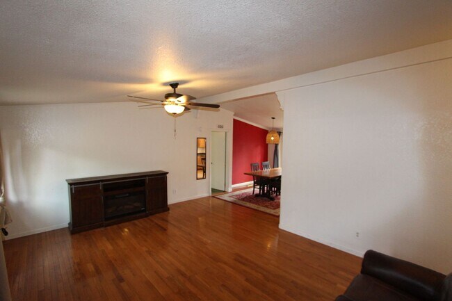 Building Photo - COMING SOON! Spacious Single-Story Home with Fenced Backyard