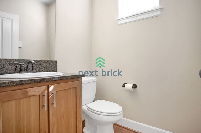 Building Photo - 4 Bed and 2.5 Bath Beautiful Condo is Avai...