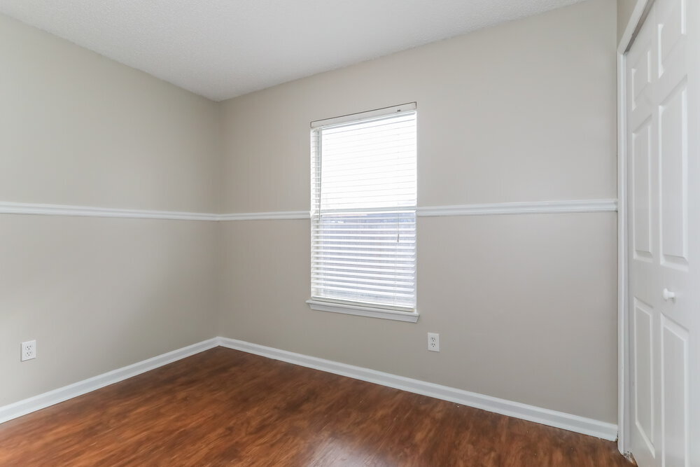 Building Photo - 3233 Chantilly Ct