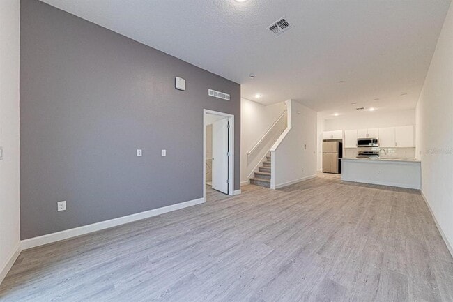 Building Photo - 633 Trikomo Dr