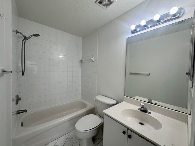 Building Photo - 3474 Briar Bay Blvd