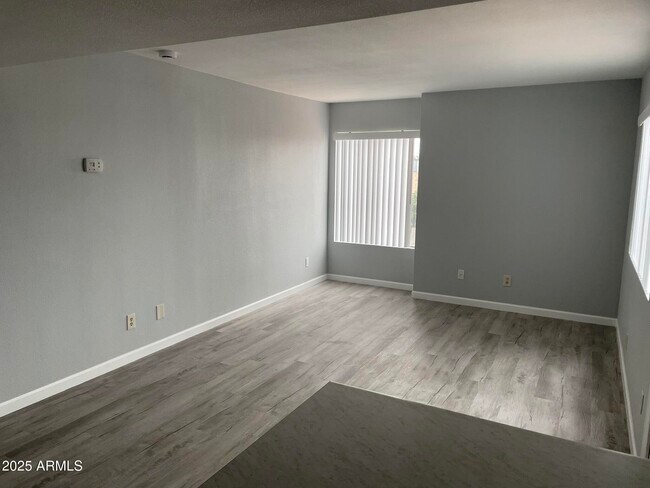 Building Photo - 1002 North 25th Pl