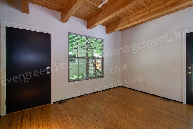 Building Photo - 318-320 W Myrtle