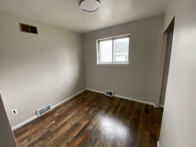 Building Photo - Renovated 3 Bed Single Family Ranch Home on Quite Cul De Sac