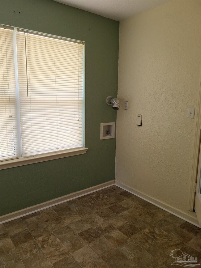 Building Photo - 6960 Klondike Rd