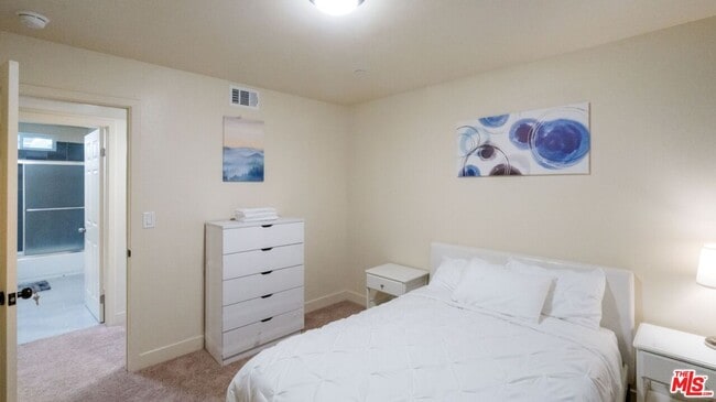 Building Photo - 4828 McKinley Ave