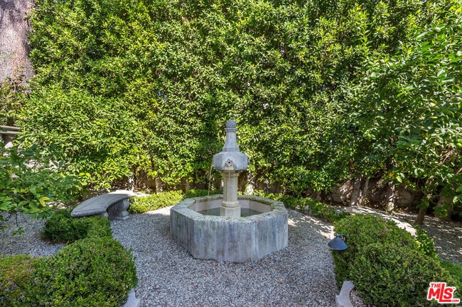 Building Photo - 10335 Wilshire Blvd