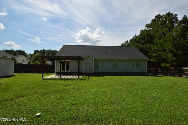 Building Photo - 120 Walnut Hills Dr