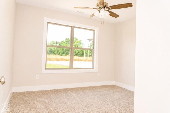 Building Photo - 5402 Lotus St