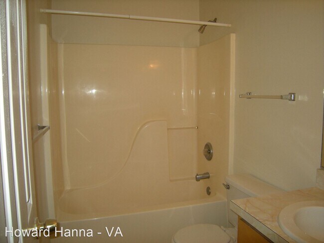 Building Photo - 3 br, 2.5 bath House - 10 Miranda Court