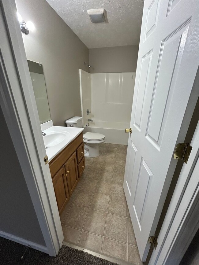 Building Photo - 3 Bedroom 2 Bathroom Single Family Home