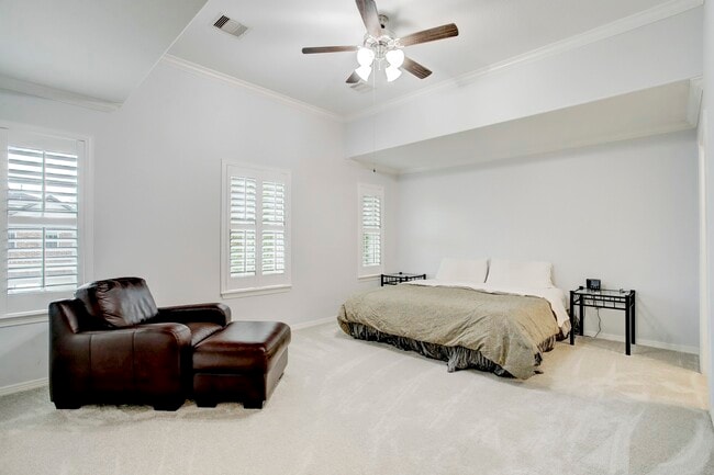 Building Photo - 4230 Drake St