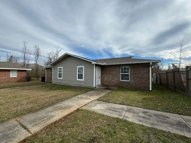 Building Photo - Quite peaceful 2 Bed, 1 Bath Duplex in Panama, FL - Perfect for Cozy Living!
