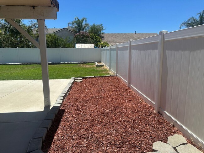 Building Photo - Single Story cul-de-sac 3Beds/2Bath Home i...