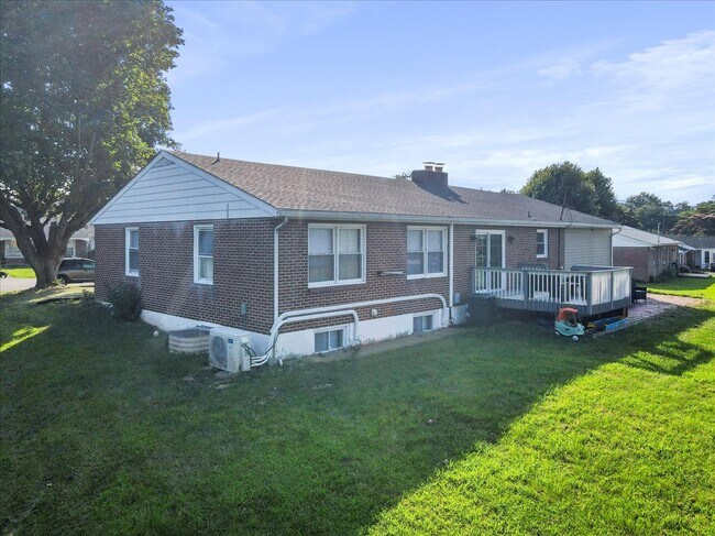 Building Photo - 13715 Dixie Dr