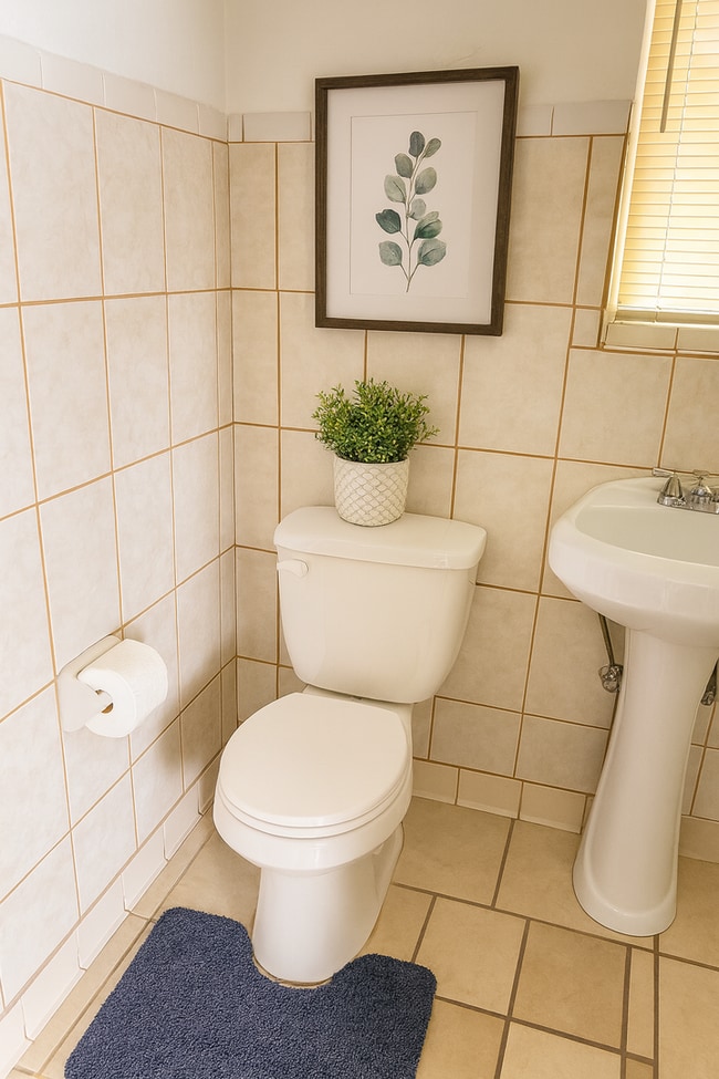 Building Photo - WON'T LAST LONG COME SEE!!! 4 Bedroom / 2 Bath Single-Family Home | Fenced Yard