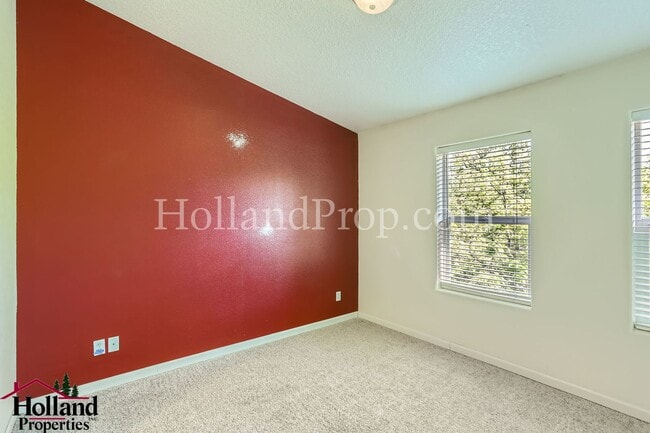 Building Photo - Beautiful End-Unit Townhome with 3 Bedrooms, 3 Full Baths & Private Outdoor Living