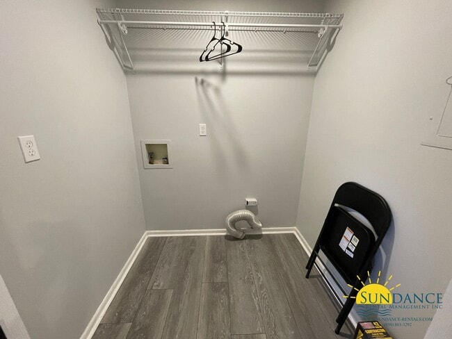 Building Photo - Quaint 3 Bedroom Townhouse in Shalimar